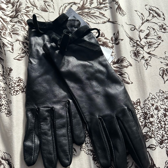 kate spade Accessories - Kate Spade Black Leather Gloves